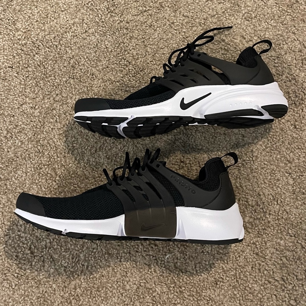 NWB // Nike Air Presto - Picture 4 of 8